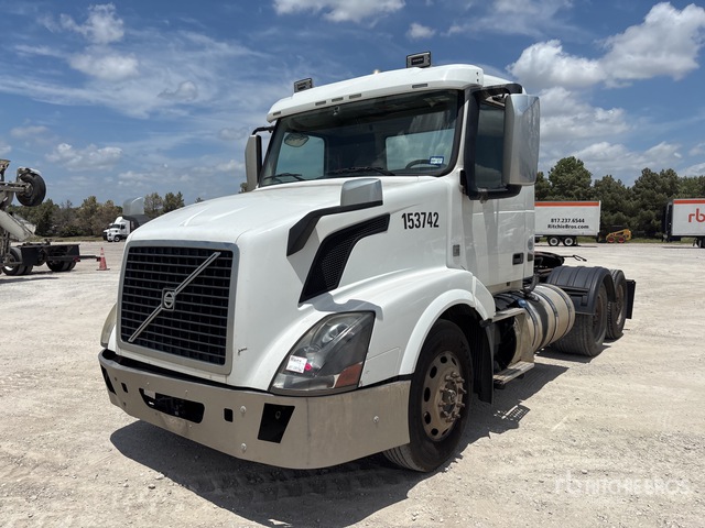 2014 Volvo VNL64T 6x4 T/A Day Cab Truck Tractor