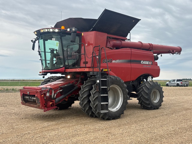 2015 Case 8240 Combine Harvester
