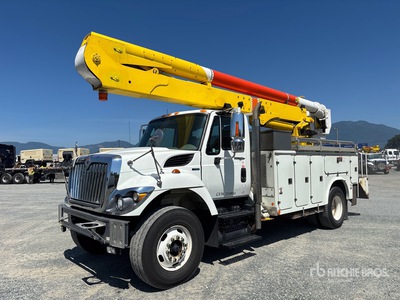 Altec AA50E 41 ft on 2010 International 7400 4x2 Bucket Truck