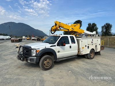 Altec AT37G 37 ft on 2014 Ford F-550 XL 4x4 Bucket Truck