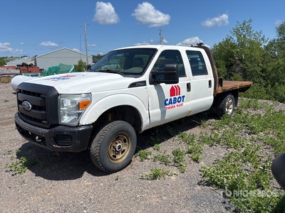 2011 Ford F-250 4x4 Crew Cab Flatbed Truck