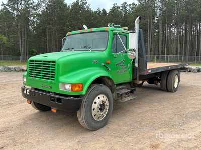 1997 International 4900 4x2 Rollback Truck