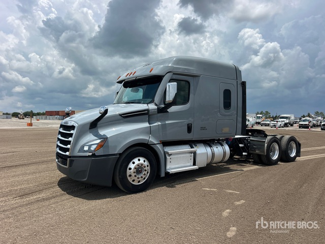 2020 Freightliner Cascadia 126 6x4 T/A Sleeper Truck Tractor