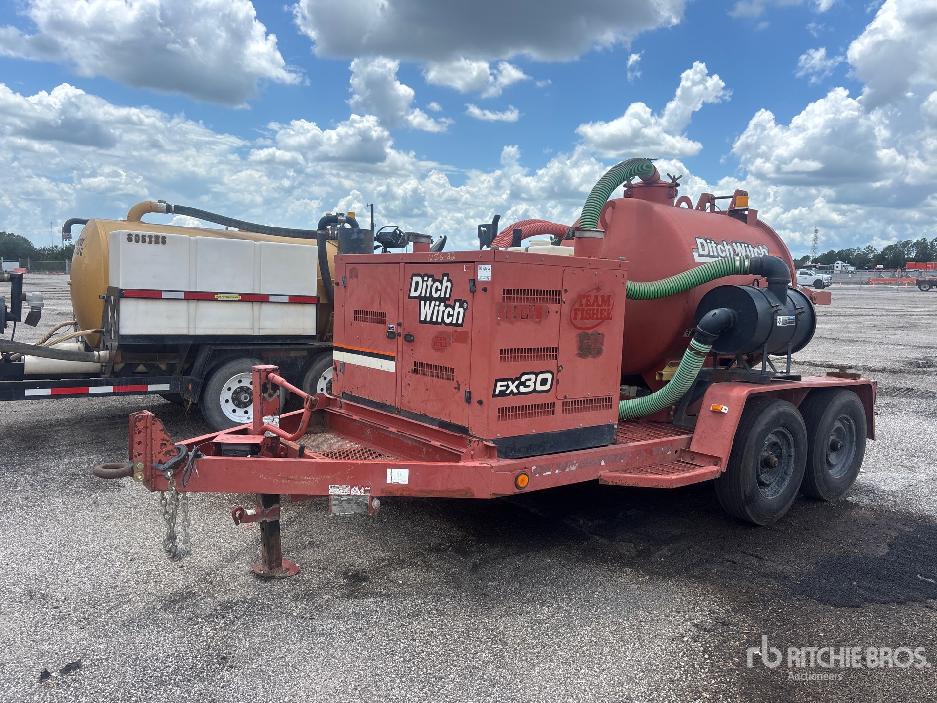 2011 Ditch Witch FX30 500 gal T/A Vacuum Excavation Unit
