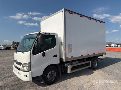 2017 Hino Serie 300 Hybrid Camion con Caja Seca / Kastenwägen