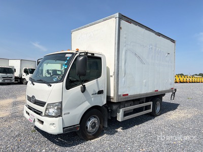 2017 Hino Serie 300 Hybrid Camion con Caja Seca / Furgoneta caja cerrada