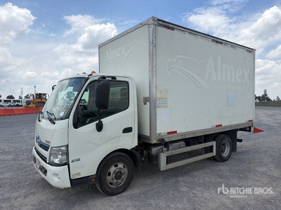 2017 Hino Serie 300 Hybrid Camion con Caja Seca / Van Truck