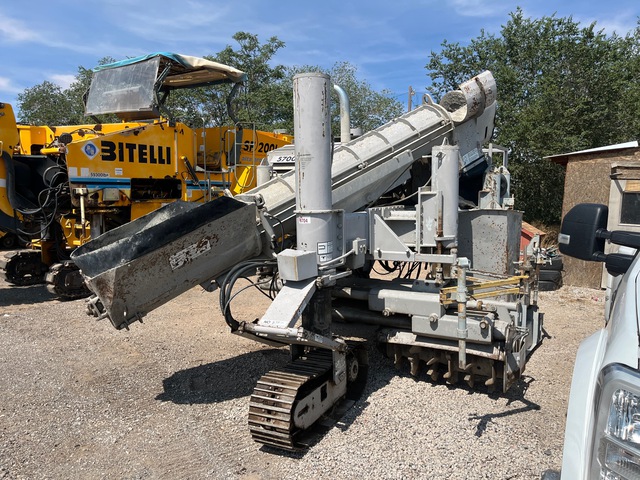 1997 Power Curber 5700-B Curb and Gutter Machine