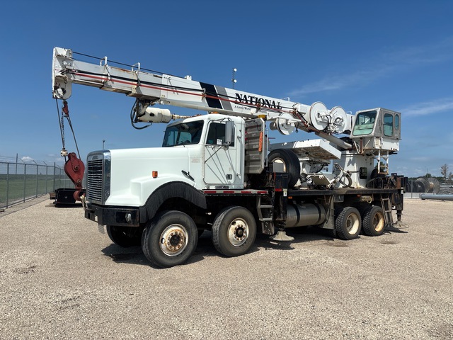 National 900 on 1995 Freightliner FLD120 8x6 Twin-Steer Digger Derrick Truck