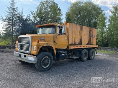 1987 Ford L8000 6x4 Camion cisterna de agua