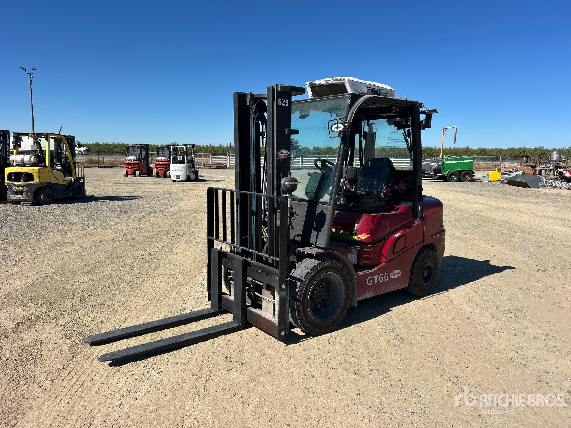Taylor GT66 5950 lb Pneumatic Tire Forklift