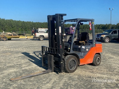 2022 Toyota 50-8FGU32 5500 lb Cushion Tire Carretilla Elevadora
