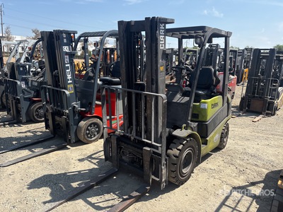 2014 Clark C25 4600 lb Cushion Tire Montacargas