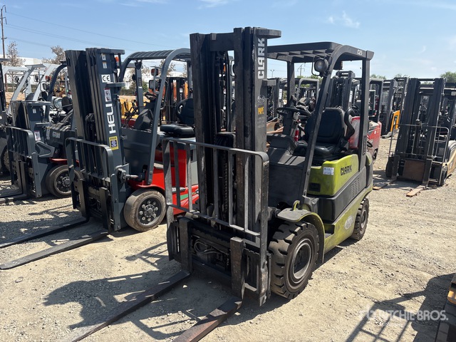 2014 Clark C25 4600 lb Cushion Tire Forklift