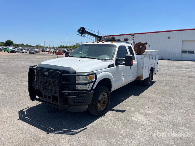 2012 Ford F-350 XL 4x4 Extended Cab Service Truck