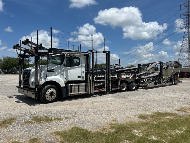 2011 Volvo VAH Car Carrier Truck