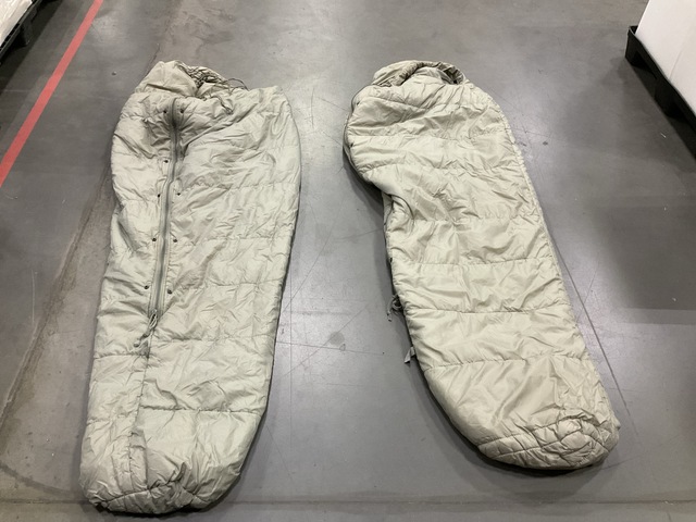 (80) Sleeping Bags