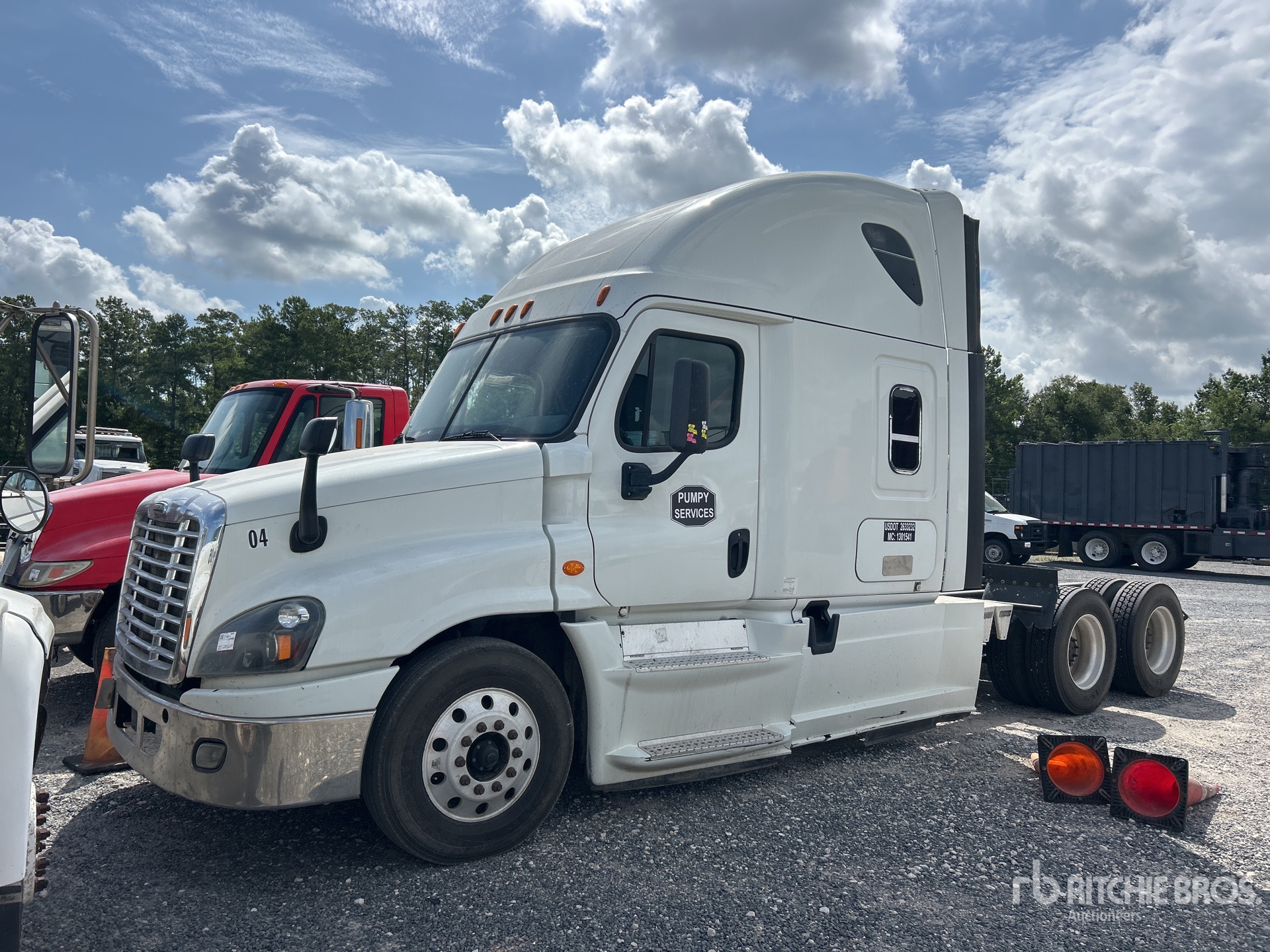 2016 Freightliner Cascadia 125 6x4 T/A Sleeper Truck Tractor