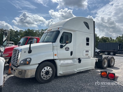 2016 Freightliner Cascadia 125 6x4 تراكتور شاحنة كابينة النوم (ثنائية المحور)