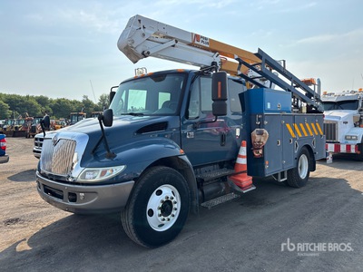 2005 Posi-Plus 40 ft on 2006 International 4300SBA 4x2 Extended Cab Camión con Cesta Elevadora