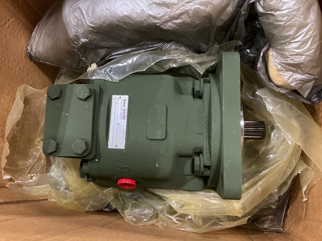 (3) Parker 715450 Hydraulic Pumps