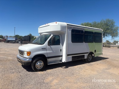 2007 Ford E-350 4x2 14-Seat Handicap Shuttle Bus