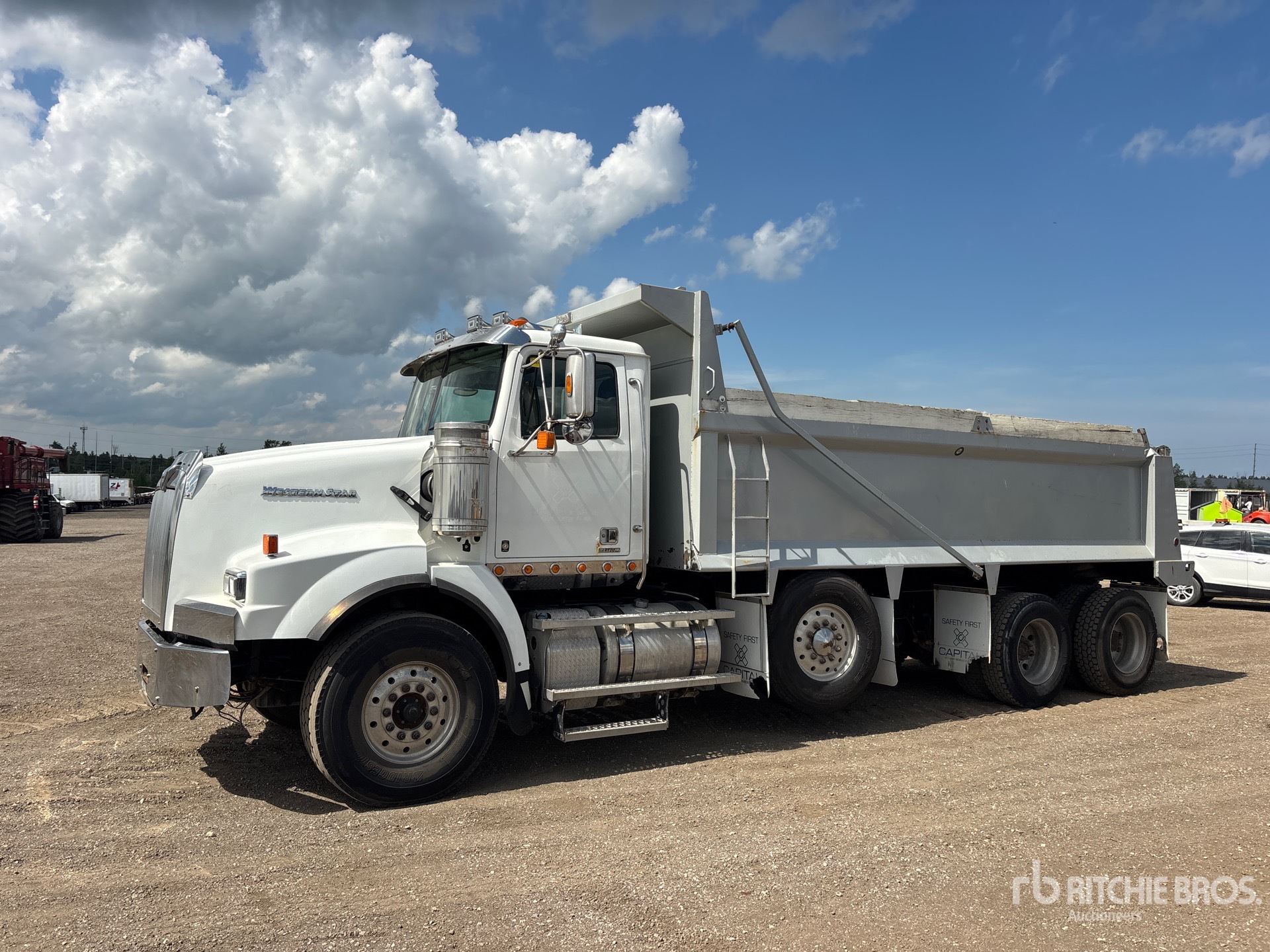 2018 Western Star 4900FA 8x4 Tri/A Dump Truck