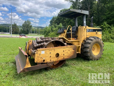 1998 Cat CP-563C Compacteur à tambour à pieds dameurs