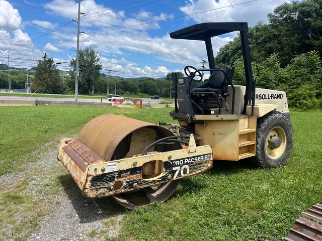 2001 Ingersoll Rand SD70D Pro Pac Smooth Drum Compactor (Inoperable)
