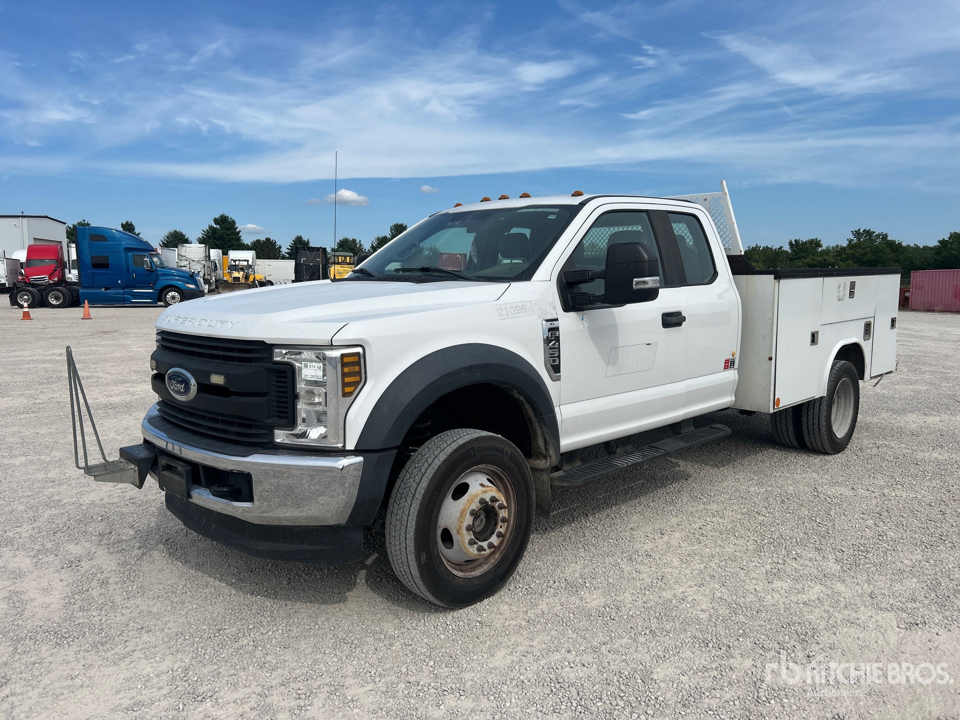 2018 Ford F-450 XL 4x4 Extended Cab Utility Truck
