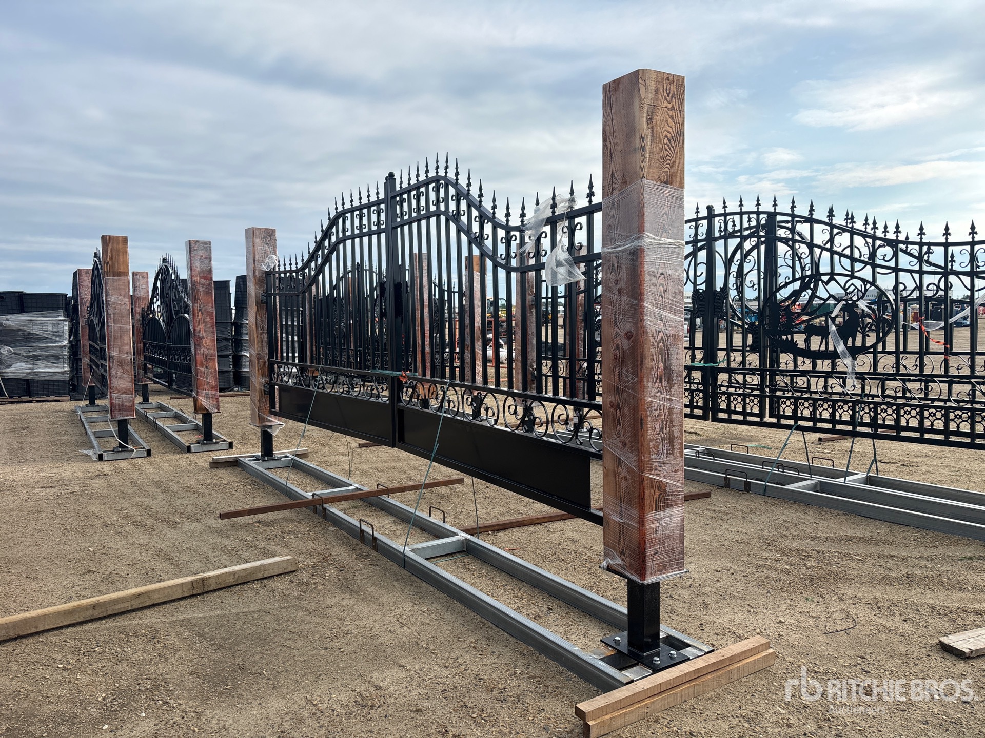2026 EG EarthyGrounds EG-T20-CE 20 ft Steel Bi-Parting Driveway Gate (Unused)