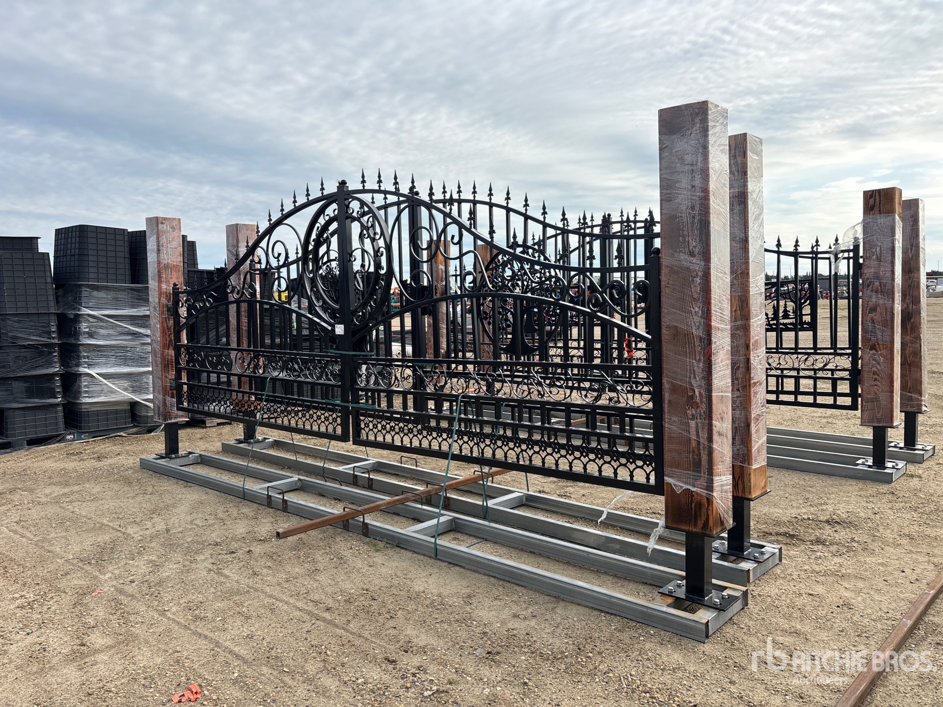 Quantity of (2) 2026 EG EarthyGrounds T20-SC&T20-TL 20 ft Steel Bi-Parting Driveway Gate (Unused)