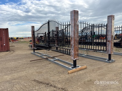 Quantity of (2) 2026 EG EarthyGrounds T20-TL&T20-DF 20 ft Steel Bi-Parting بوابة المدخل (Unused)