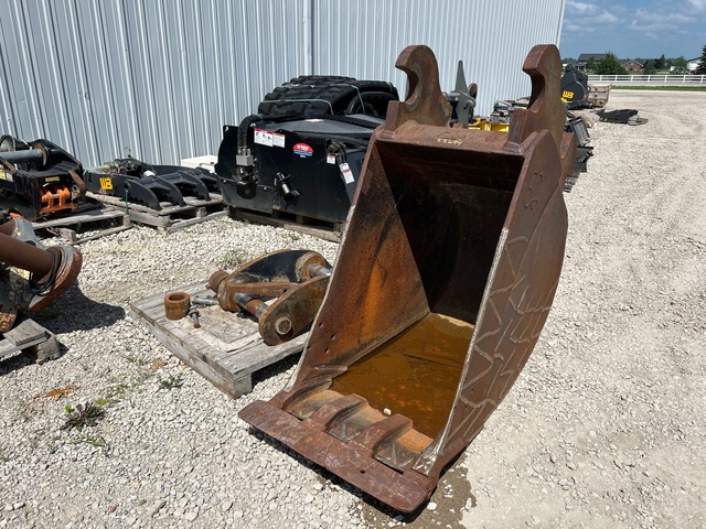 27 in Digging Excavator Bucket & Adapter Plate