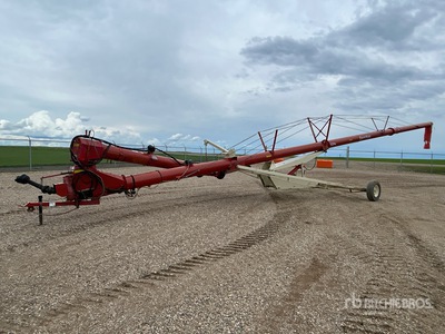 2013 Farm King 1370 13 in x 70 ft Swing مسمار الحبوب