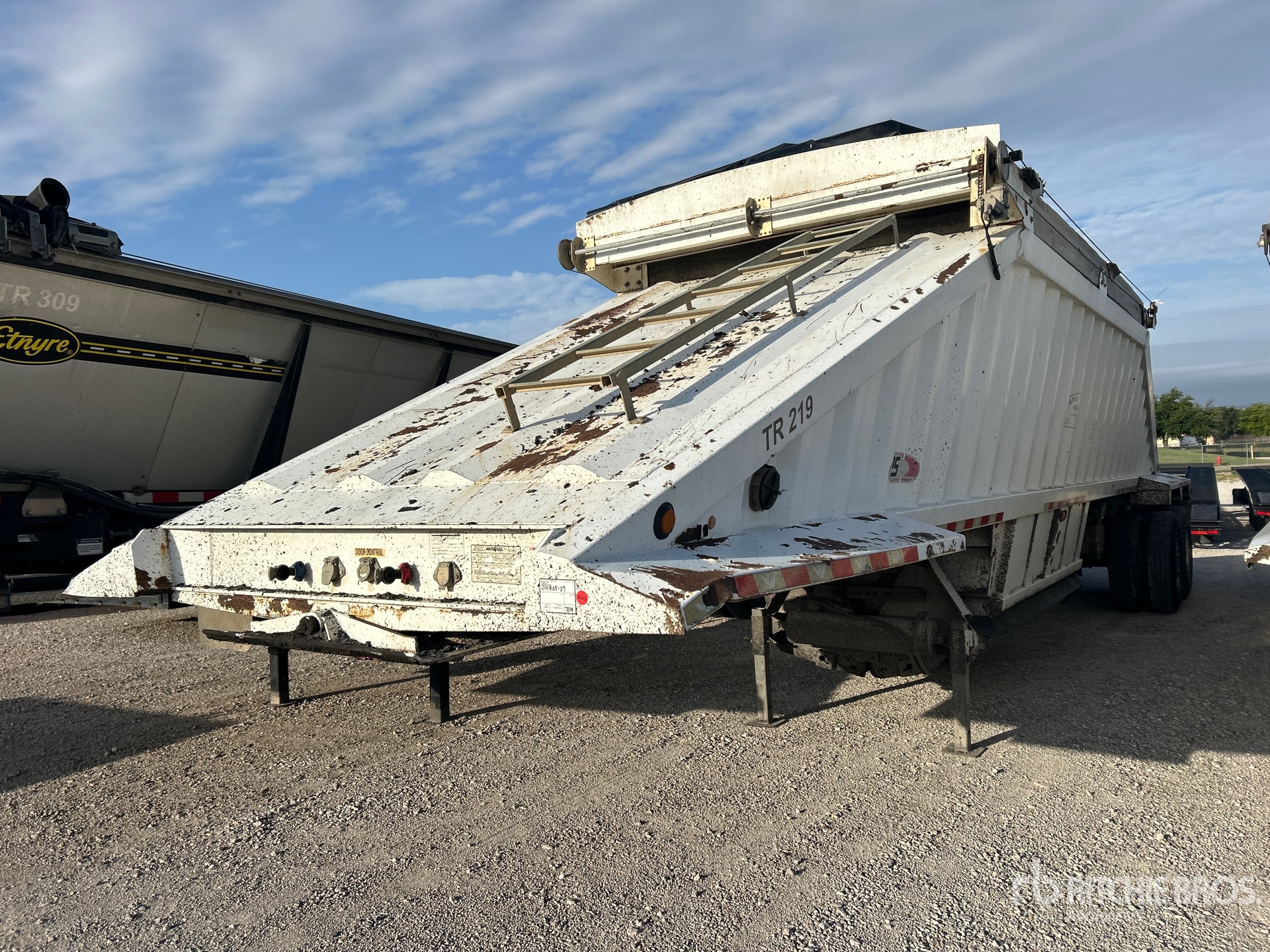 2017 Manac 4C240A200 40 ft T/A Belly Dump Trailer