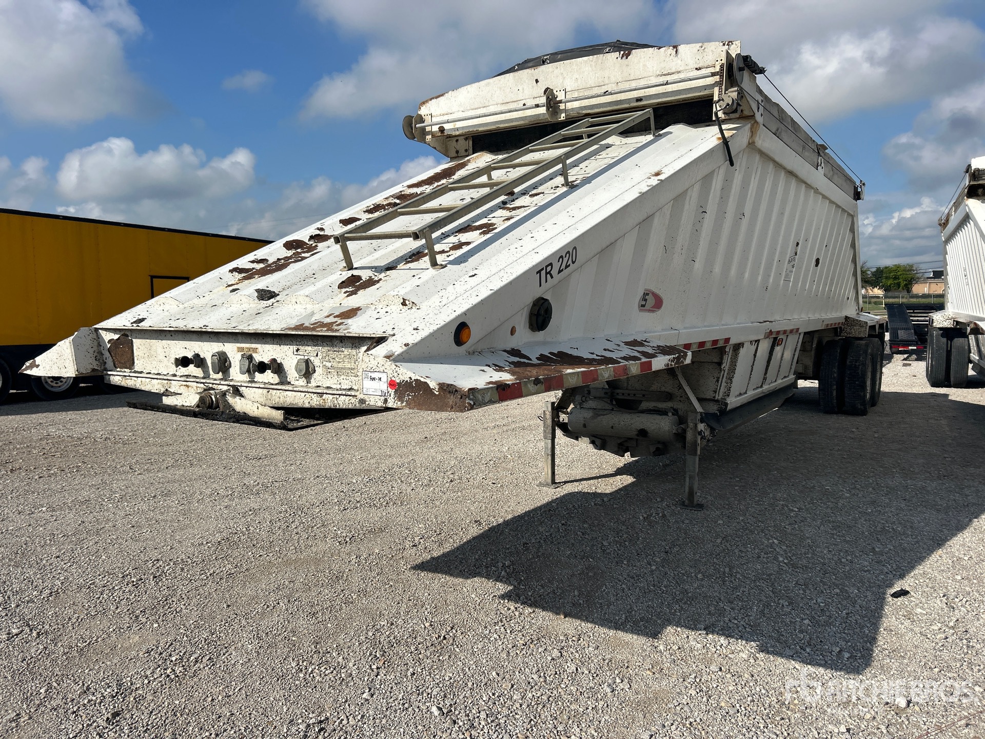 2017 Manac 4C240A200 40 ft T/A Belly Dump Trailer