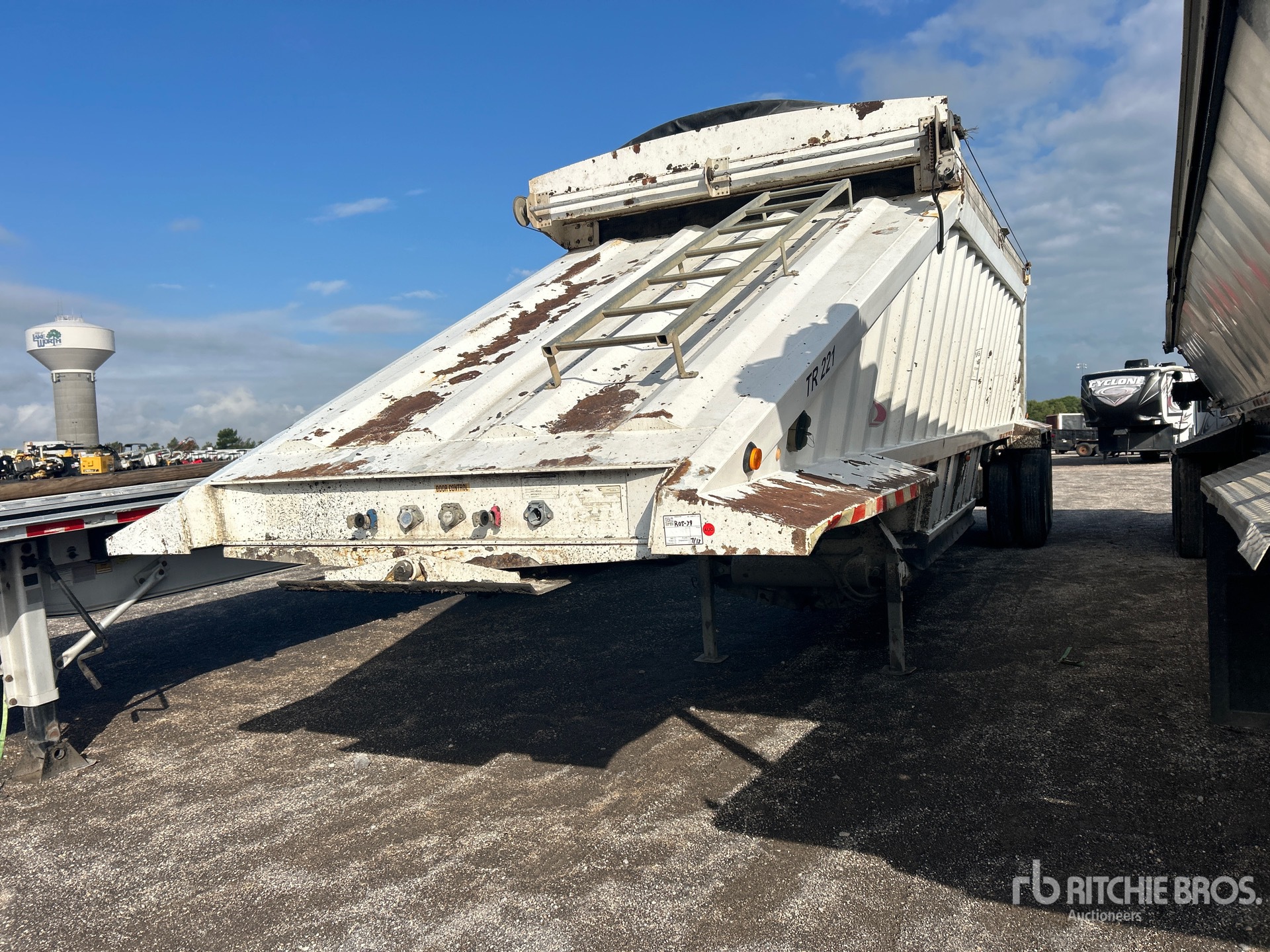 2016 Manac 4C240A200 40 ft T/A Belly Dump Trailer