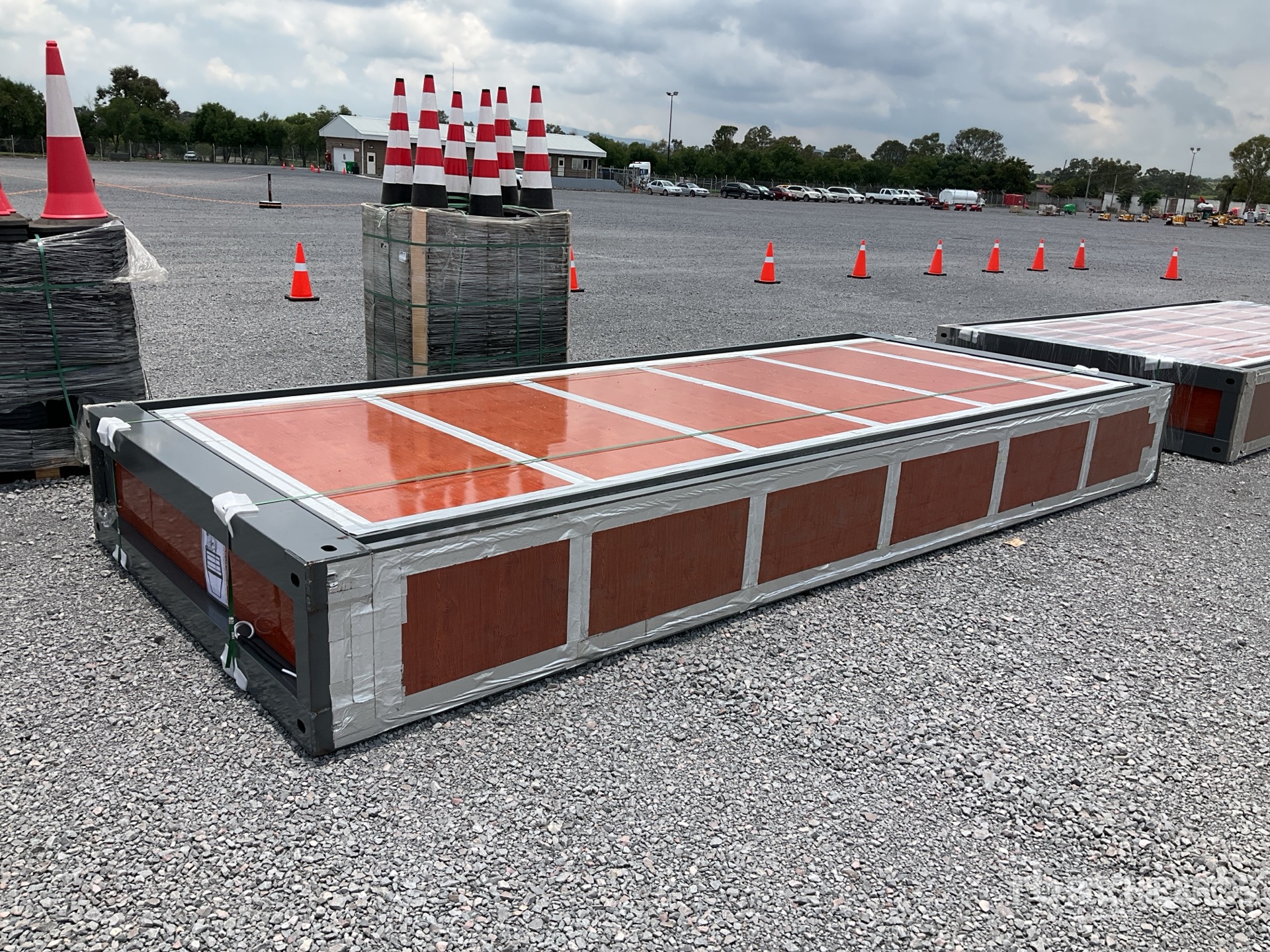 2026 SKLP SK-9 40 ft x 19 ft 6 in Casa Expansible (Sin Usar) / Expandable House Folding Storage Building (Unused)