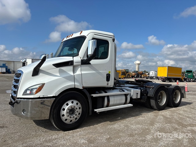 2021 Freightliner Cascadia 116 6x4 T/A Day Cab Truck Tractor