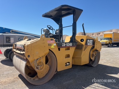 2004 Cat CB-534D Compacteur  double bille