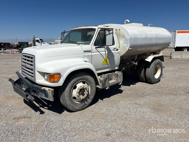 1998 Ford F-800 4x2 Water Truck
