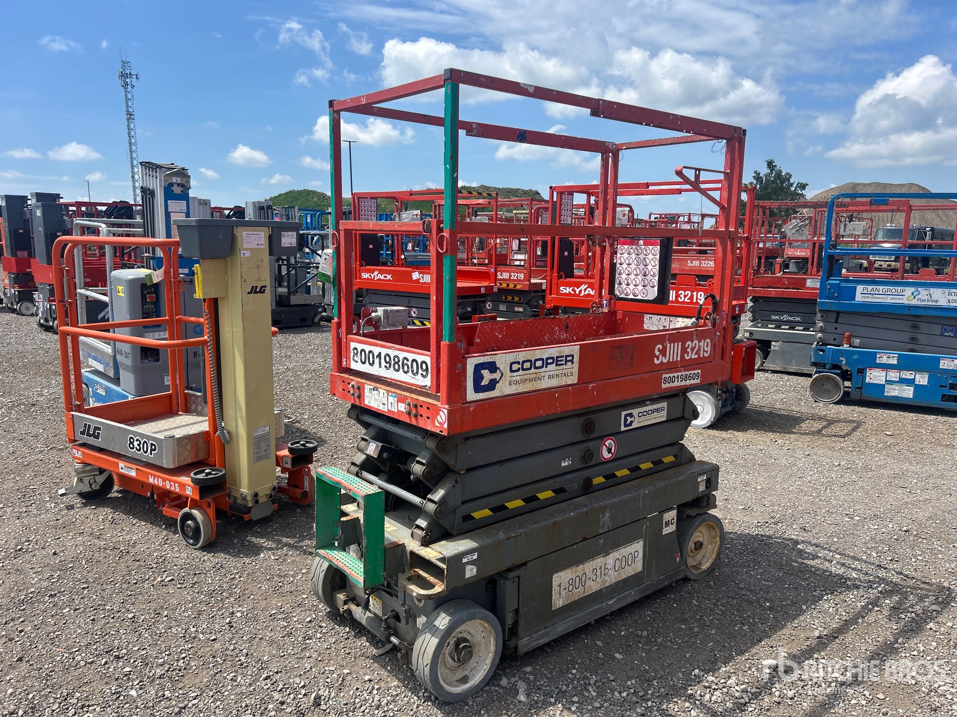 2018 Skyjack SJIII3219 Electric Scissor Lift (Inoperable)