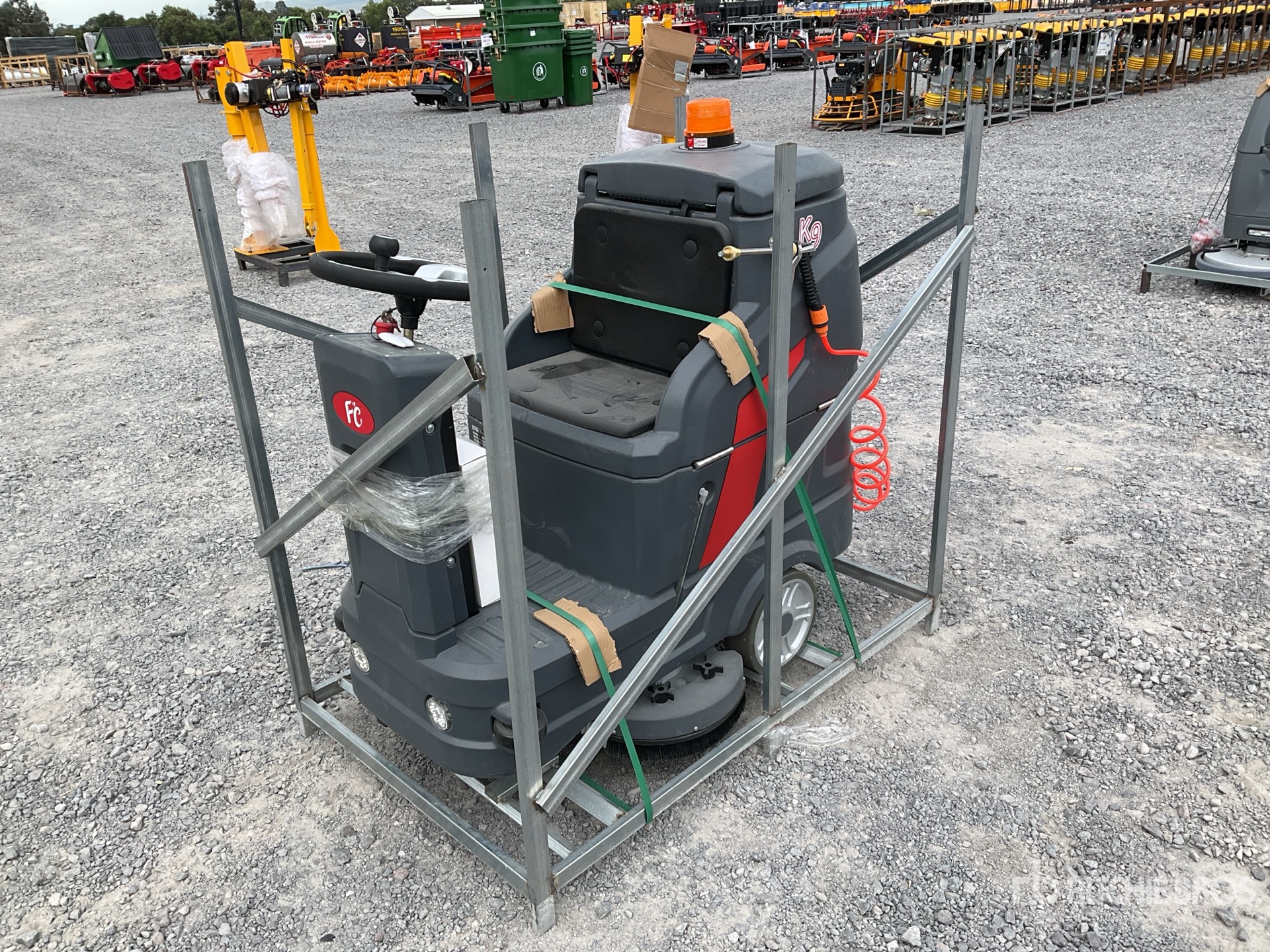 2026 FS K9 Ride-On Electric Limpiadora de Pisos (Sin Usar) / Floor Scrubber (Unused)