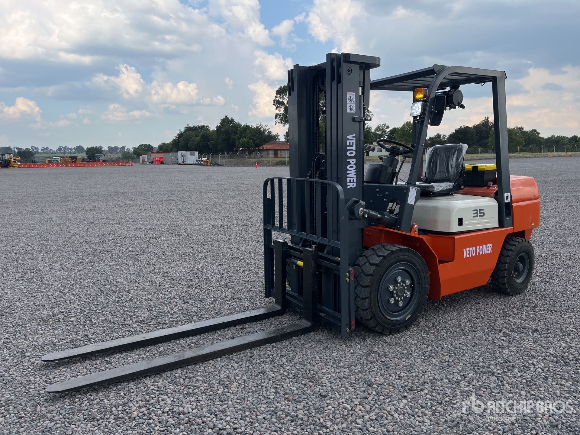 2026 VETO POWER CPCD-35 7700 lb Pneumatic Tire Montacargas (Sin Usar) / Forklift (Unused)