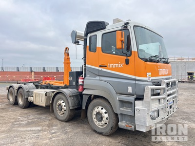 2021 Mitsubishi Shogun FS74 6x4 Hooklift Truck