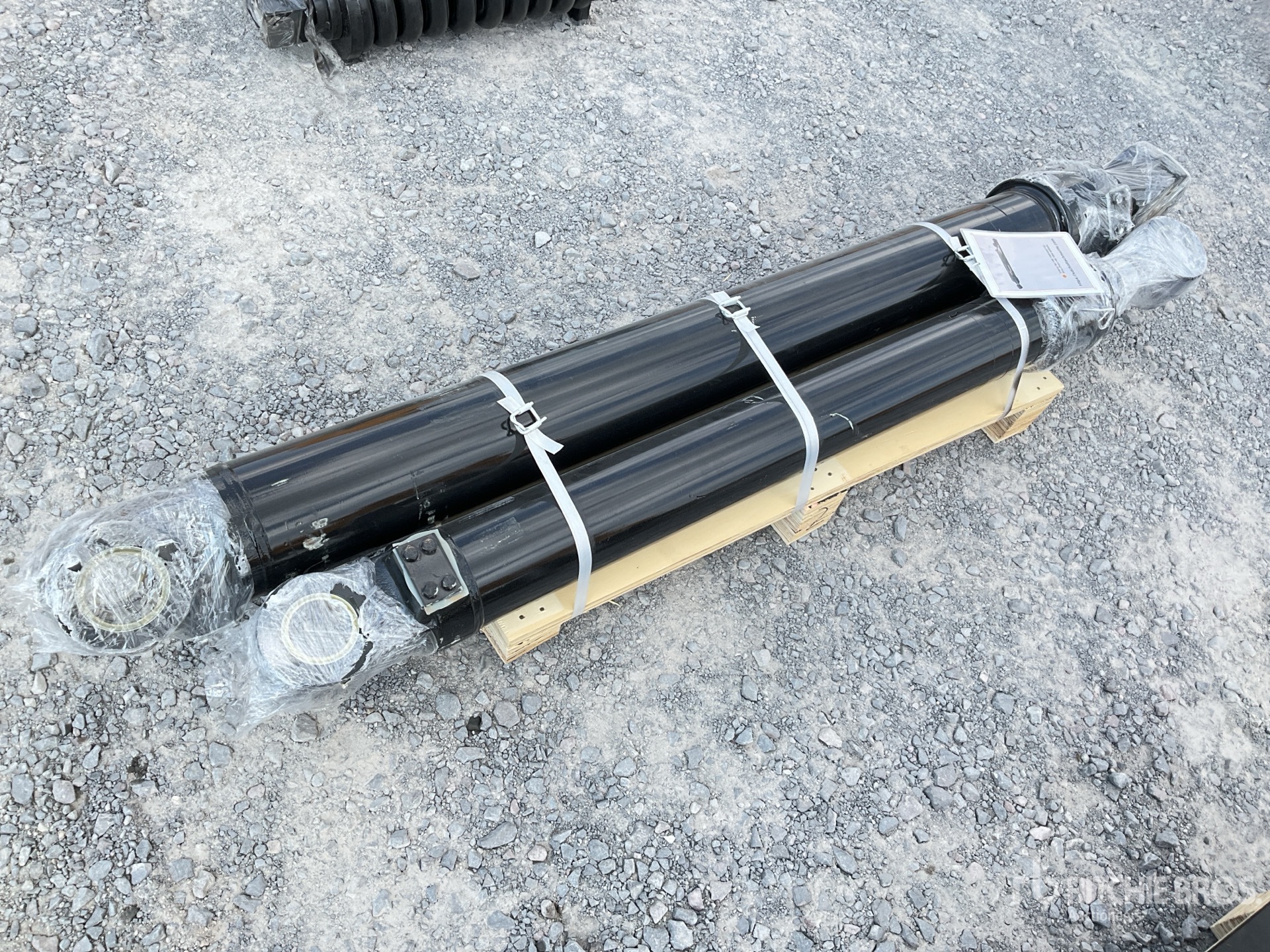 Quantity of (2) 2026 SDCH SDCH-08CA Lote de Cilindros Hidraulicos para Cucharon y Brazo (Sin Usar) / Bucket Arm and Middle Arm Cylinder Assy - Fits Cat320, Cat320D, Cat320GC, Cat320E (Unused)