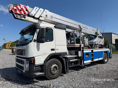 Bronto S34MDT 34 m on 2007 Volvo FM300 4x2 Sleeper Bucket Truck