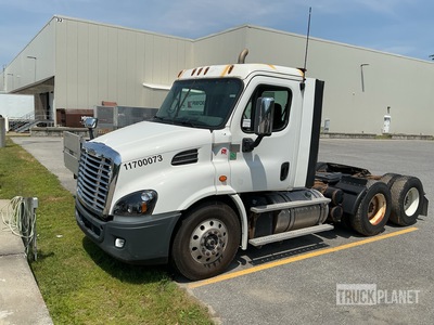 2017 Freightliner Cascadia 113 6x4 T/A Day Cab Truck Tractor