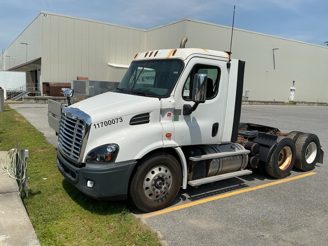 2017 Freightliner Cascadia 113 6x4 T/A Day Cab Truck Tractor